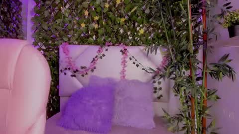 Snapshot of anniie_evans1 chatting on 8, 11, 2025 Annie Evans online show from 8, 11, 2025