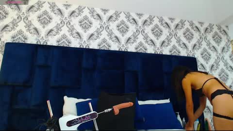 Anniieleonhart online show from 29, 1, 2025