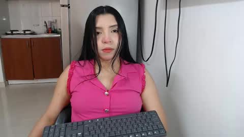 Snapshot of anntonella_squirt chatting on 17, 10, 2025 anntonella_squirt online show from 17, 10, 2025
