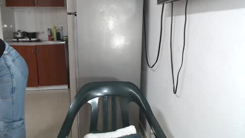 Snapshot of anntonella_squirt chatting on 4, 11, 2025 anntonella_squirt online show from 4, 11, 2025