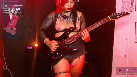 Snapshot of anny_velvetpain chatting on 17, 12, 2025 Annie online show from 17, 12, 2025