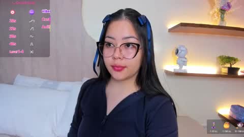 Snapshot of annye01 chatting on 24, 10, 2025 A N N Y E  online show from 24, 10, 2025