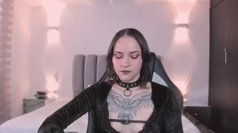 Snapshot of annythomsonn chatting on 7, 1, 2026 AnnyT online show from 7, 1, 2026