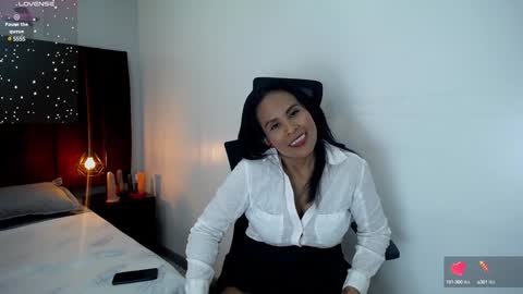 Anthonelaa   online show from 16, 1, 2025