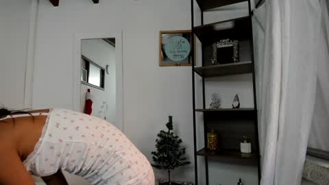 Antonela online show from 15, 12, 2024