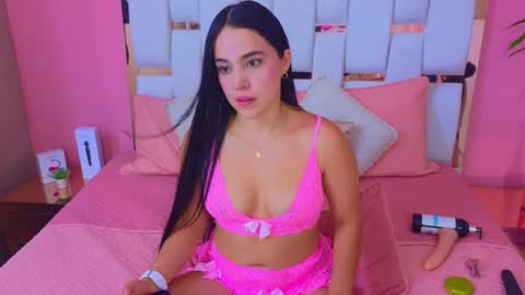 Snapshot of antonellaa_hanks chatting on 23, 12, 2024 online show from 23, 12, 2024