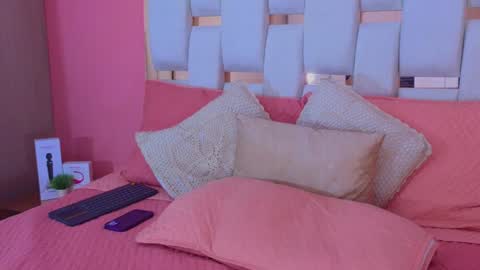 Snapshot of antonellaa_hanks chatting on 9, 1, 2025 online show from 9, 1, 2025