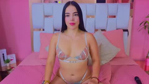 Snapshot of antonellaa_hanks chatting on 22, 1, 2025 online show from 22, 1, 2025