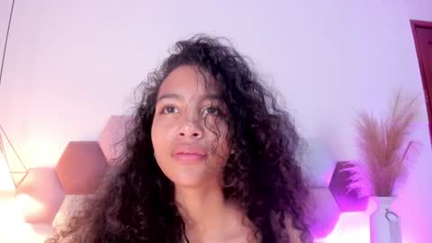 Snapshot of antonellahall_ chatting on 9, 1, 2025 AntonellaHall online show from 9, 1, 2025