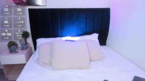 antonellariva_ online show from 8, 9, 2025