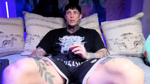 Snapshot of anubisgod88 chatting on 14, 12, 2025 Tom online show from 14, 12, 2025