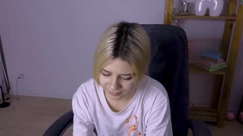 Snapshot of apheliastar chatting on 14, 11, 2025 ApheliaStar online show from 14, 11, 2025