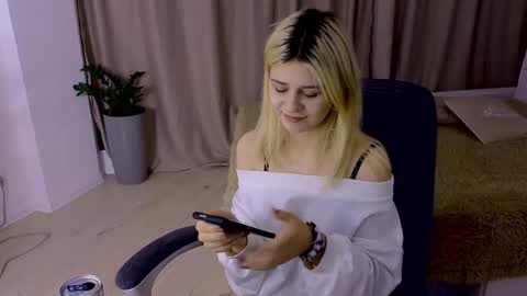 Snapshot of apheliastar chatting on 25, 11, 2025 ApheliaStar online show from 25, 11, 2025