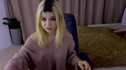 Snapshot of apheliastar chatting on 3, 12, 2025 ApheliaStar online show from 3, 12, 2025