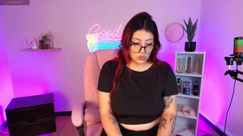 Aphirl online show from 6, 10, 2025