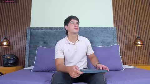 Snapshot of apolo_moon18 chatting on 4, 11, 2025 Apolo online show from 4, 11, 2025