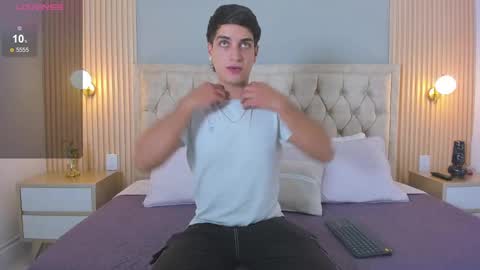 Snapshot of apolo_moon18 chatting on 23, 11, 2025 Apolo online show from 23, 11, 2025