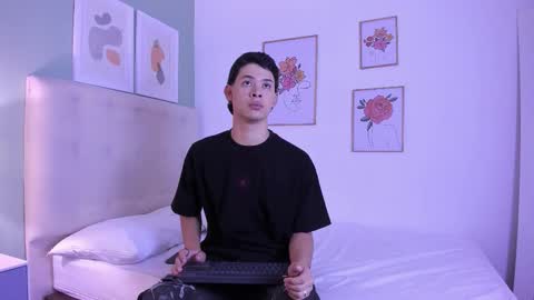 Snapshot of apoloricci chatting on 14, 12, 2025 Apolo twink online show from 14, 12, 2025