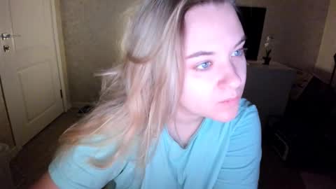 appleyummybuns online show from 12, 11, 2025