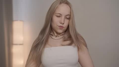 Snapshot of appr0ved chatting on 15, 9, 2025 REYNA my friend online show from 15, 9, 2025