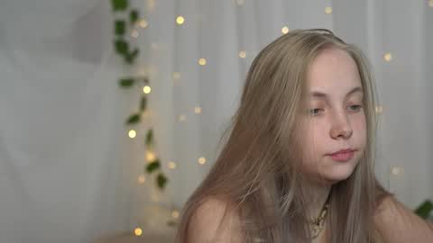 Snapshot of appr0ved chatting on 21, 9, 2025 REYNA my friend online show from 21, 9, 2025