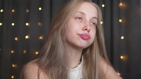 Snapshot of appr0ved chatting on 26, 9, 2025 REYNA my friend online show from 26, 9, 2025