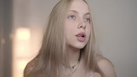 Snapshot of appr0ved chatting on 3, 10, 2025 REYNA my friend online show from 3, 10, 2025