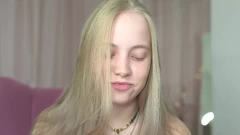 Snapshot of appr0ved chatting on 5, 10, 2025 REYNA my friend online show from 5, 10, 2025