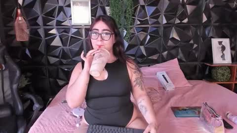 apprilfoxx online show from 1, 2, 2026