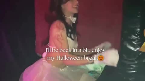 Snapshot of april_bennett chatting on 24, 10, 2025 online show from 24, 10, 2025