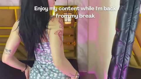 Snapshot of april_bennett chatting on 6, 11, 2025 online show from 6, 11, 2025