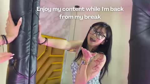 Snapshot of april_bennett chatting on 11, 11, 2025 online show from 11, 11, 2025