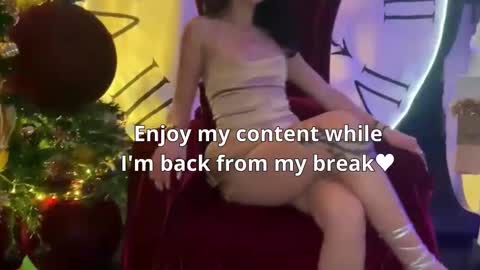 Snapshot of april_bennett chatting on 19, 11, 2025 online show from 19, 11, 2025