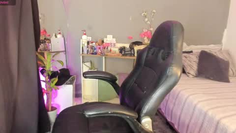 Snapshot of april_scarlett chatting on 21, 2, 2025 Scarlett Independent Model  online show from 21, 2, 2025