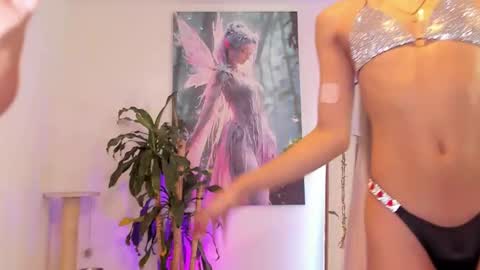 aquariaafairy_ online show from 16, 11, 2025