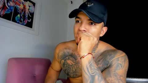 Snapshot of aquiles_elpapi chatting on 6, 10, 2025 AquilesElpapi online show from 6, 10, 2025