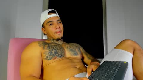 Snapshot of aquiles_elpapi chatting on 9, 10, 2025 AquilesElpapi online show from 9, 10, 2025
