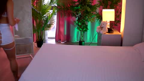 IsaBella online show from 6, 2, 2026