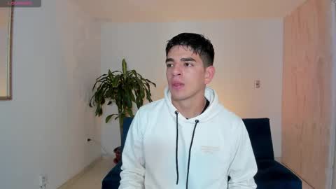 Snapshot of ares_johnsonn chatting on 9, 10, 2025 Ares online show from 9, 10, 2025