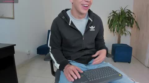 Snapshot of ares_johnsonn chatting on 14, 10, 2025 Ares online show from 14, 10, 2025