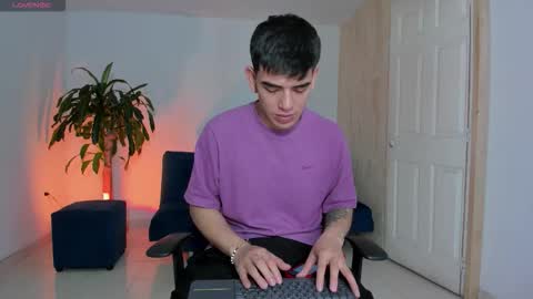 Snapshot of ares_johnsonn chatting on 4, 11, 2025 Ares online show from 4, 11, 2025