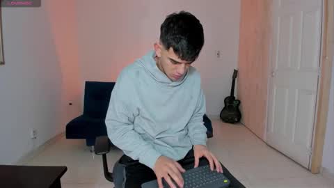 Snapshot of ares_johnsonn chatting on 17, 11, 2025 Ares online show from 17, 11, 2025