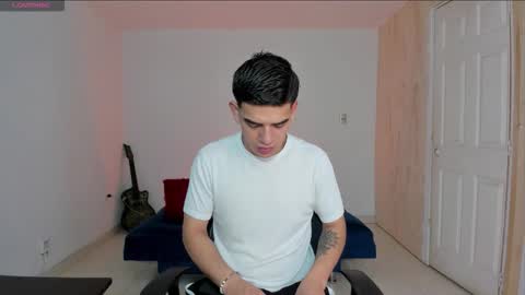 Snapshot of ares_johnsonn chatting on 19, 11, 2025 Ares online show from 19, 11, 2025