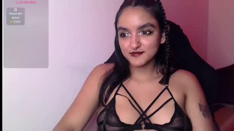 Snapshot of ari_20_ chatting on 3, 11, 2025 Bella online show from 3, 11, 2025