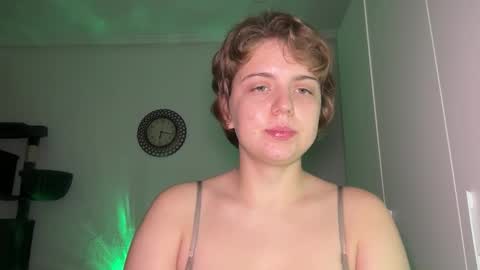 ari_crystal online show from 5, 3, 2026