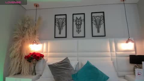 Snapshot of ari_lynn_ chatting on 28, 10, 2025 ari_lynn_ online show from 28, 10, 2025