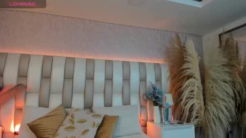 Snapshot of ari_lynn_ chatting on 2, 12, 2025 ari_lynn_ online show from 2, 12, 2025