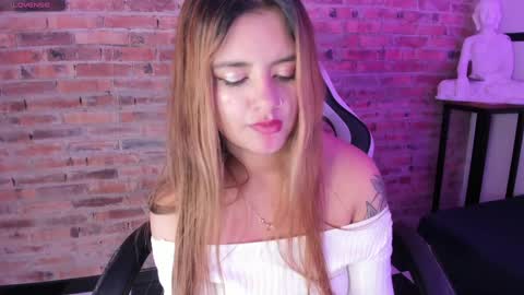 Snapshot of ari_white8 chatting on 1, 2, 2025 Ari online show from 1, 2, 2025