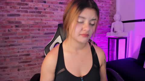 Snapshot of ari_white8 chatting on 8, 2, 2025 Ari online show from 8, 2, 2025