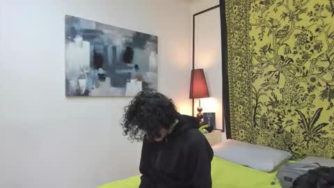 aria y orien  online show from 28, 10, 2025